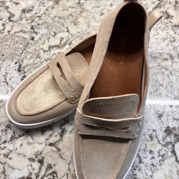 Vionic women’s slide on shoes. Size 8W New! - Picture 2 of 6